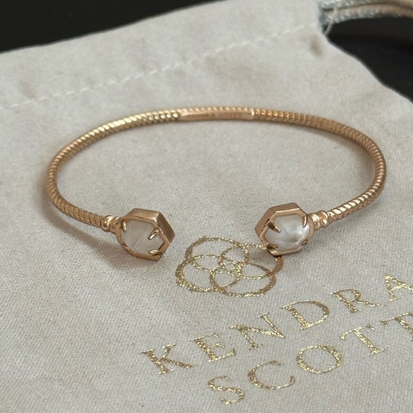 Kendra Scott Jewelry - Kendra Scott Jamie Bracelet in rose gold with mother of pearl